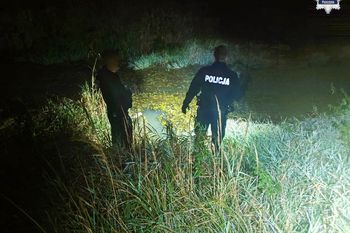 Jechał rowerem do domu. Nagle wpadł do rzeki i stracił orientację.