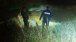 Jechał rowerem do domu. Nagle wpadł do rzeki i stracił orientację.