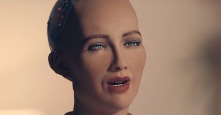 Wywiad z robotem o ludzkiej twarzy