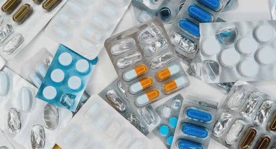 Leki dostępne przez chatboty i aplikacje? Ministerstwo Zdrowia zainicjowało konsultacje