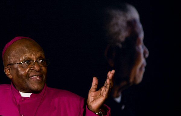 Desmond Tutu okradziony podczas ceremonii pożegnania Nelsona Mandeli