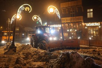 To nie była spokojna noc na Krupówkach. Władze miasta o nocnej akcji