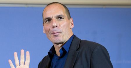 Minister finansów Grecji Janis Warufakis podał się do dymisji. "Będę nosił nienawiść kredytodawców z dumą"