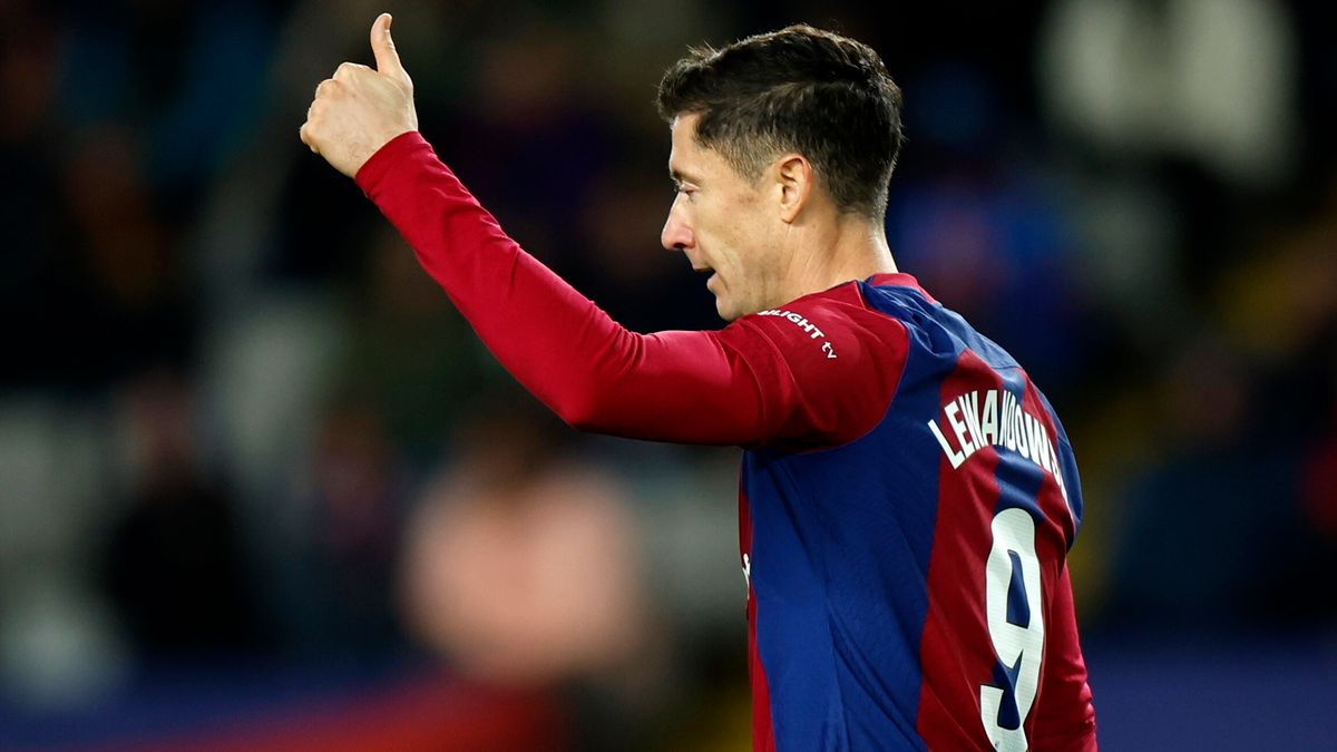 PAP/EPA / PAP/EPA/Alberto Estevez / Robertowi Lewandowskiemu w meczu z Atletico brakowało skuteczności