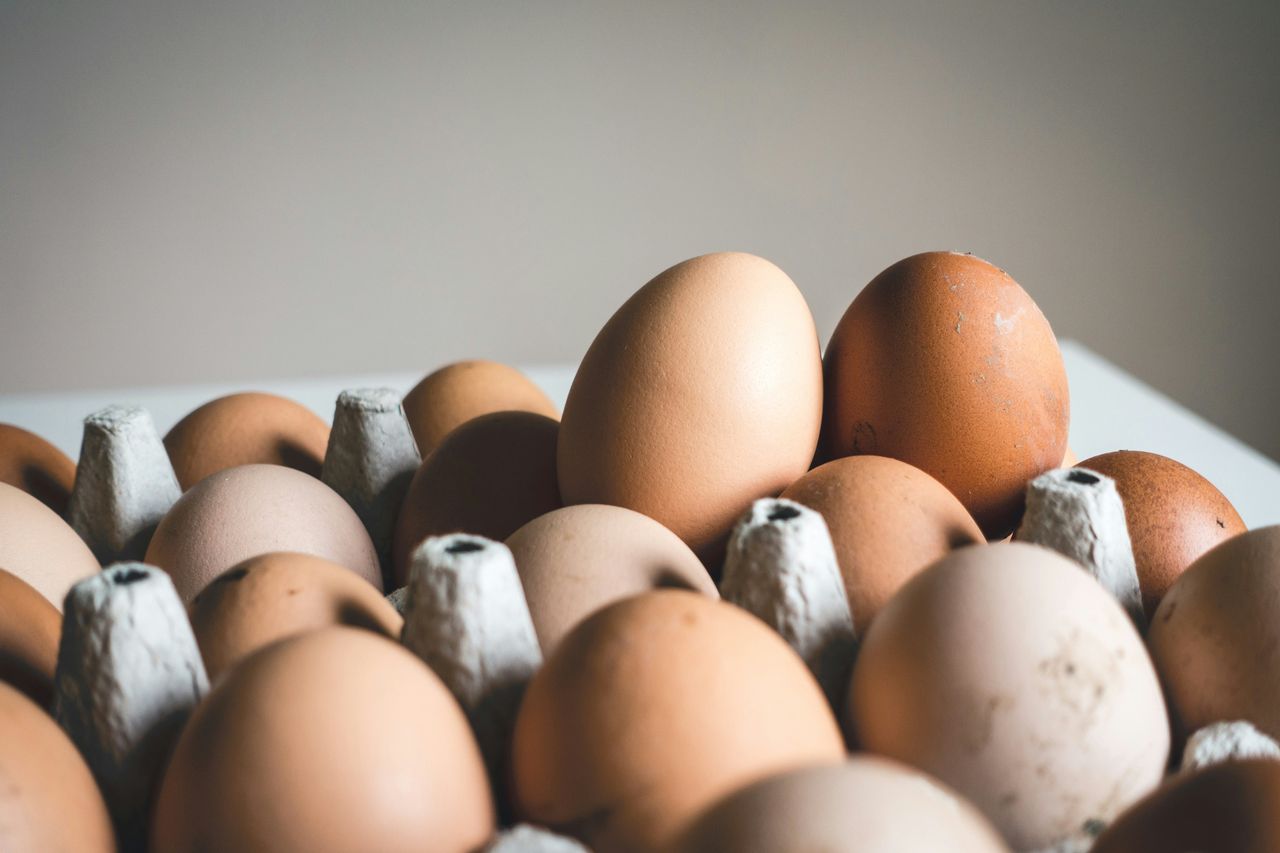 Wybór odpowiednich jajek do wypieków i koszyka wielkanocnego.