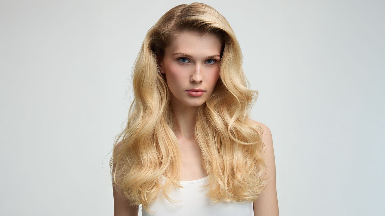 Efekt jak po wyjściu od fryzjera, ale za ułamek ceny. Oto produkty, które robią różnicę!