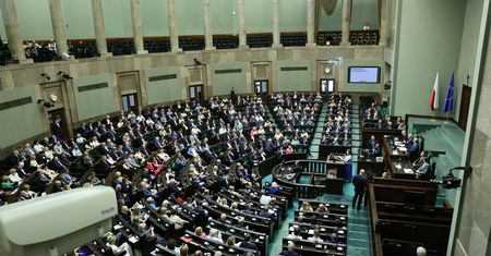 KO z dużą przewagą. Tak wyglądałoby starcie dwóch bloków