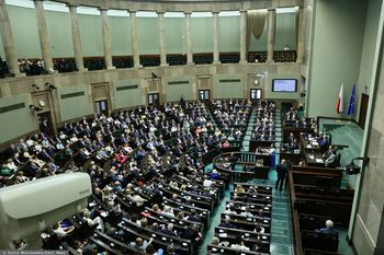 KO z dużą przewagą. Tak wyglądałoby starcie dwóch bloków