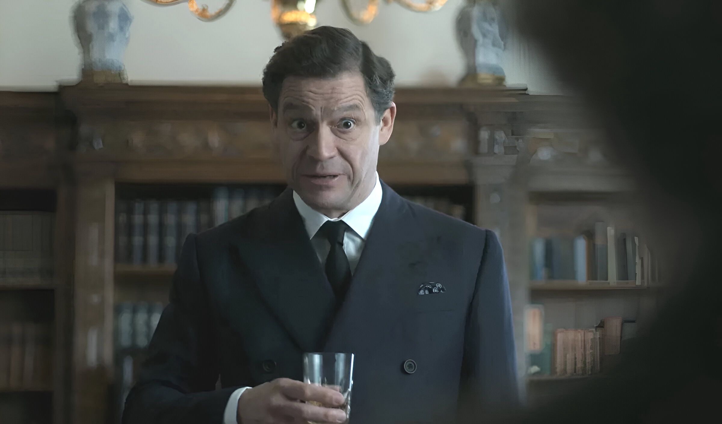 Dominic West wcielił się w "The Crown" w księcia Karola