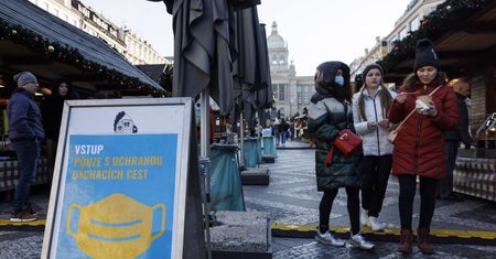 Kraje UE wycofują się z certyfikatów szczepionkowych. "Najgorsze jest już za nami"