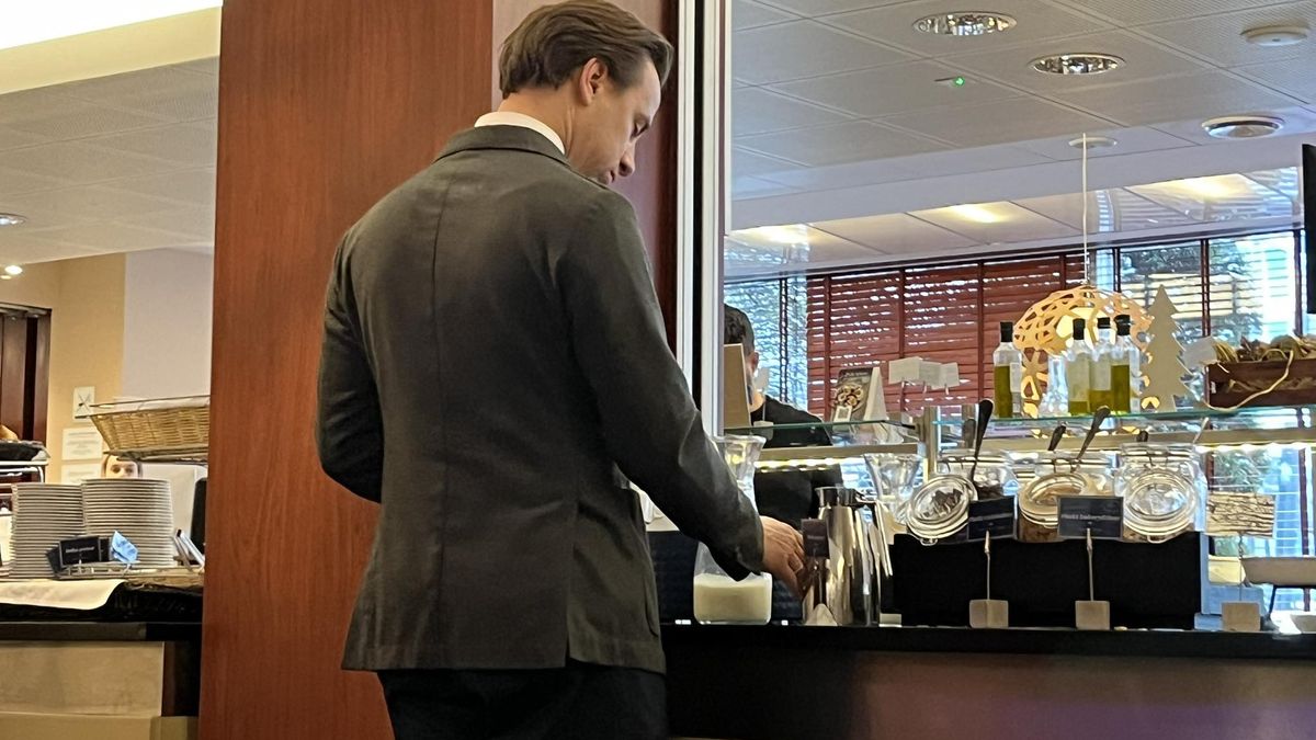 Nasz czytelnik przyłapał Krzysztofa Bosaka na śniadaniu w hotelu 