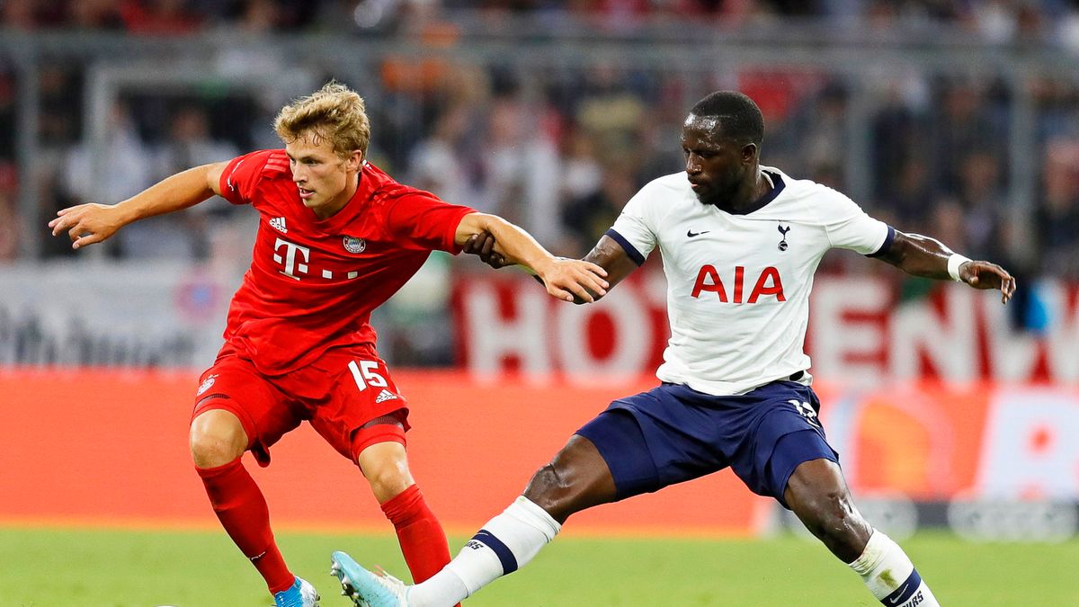 PAP/EPA / RONALD WITTEK / Na zdjęciu: Jann-Fiete Arp i Moussa Sissoko