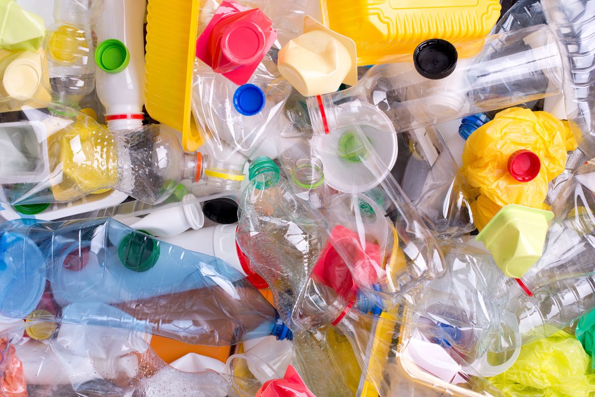 У Польщі заборонили продаж 9 видів пластику