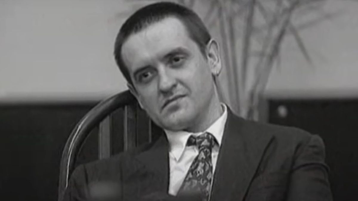 Andrzej "Szczota" Szymańczak w teledysku "Komu bije dzwon"