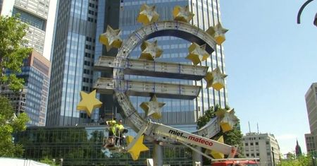 Symbol euro przed siedzibą EBC rozebrany. Przypadek?