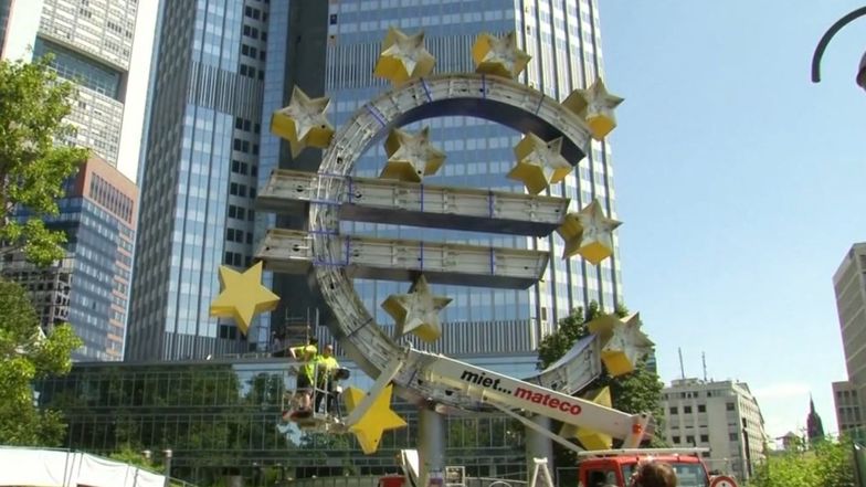 Symbol euro przed siedzibą EBC rozebrany. Przypadek?