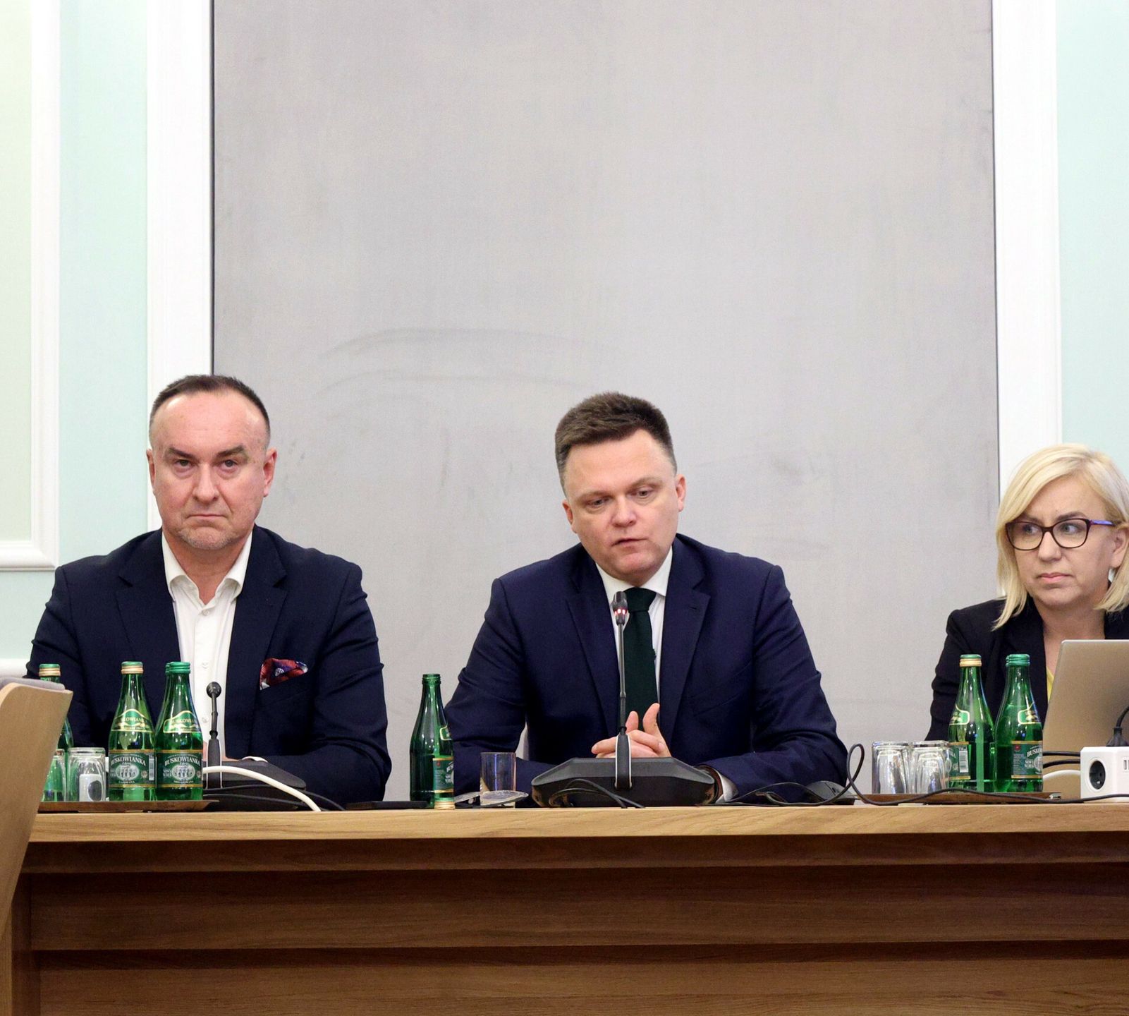 Michał Kobosko (pierwszy z lewej) uważa, że fuzja Lotosu z Orlenem to jest "gigantyczna afera i skandal"