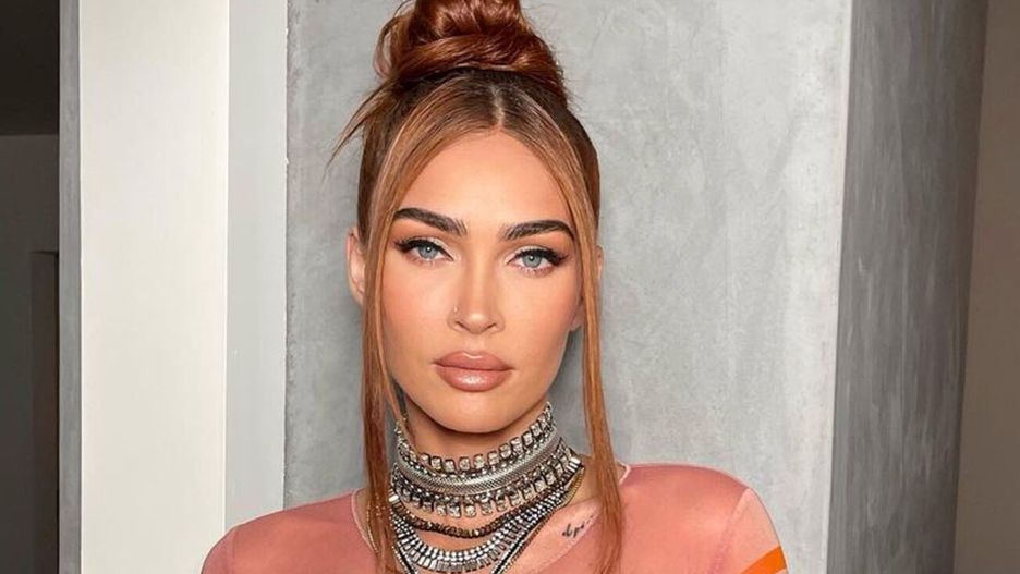 Megan Fox w prześwitującej maxi