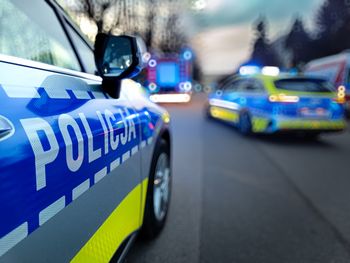 Pędził Mercedesem 106 km/h w terenie zabudowanym. 33-latek stracił prawo jazdy