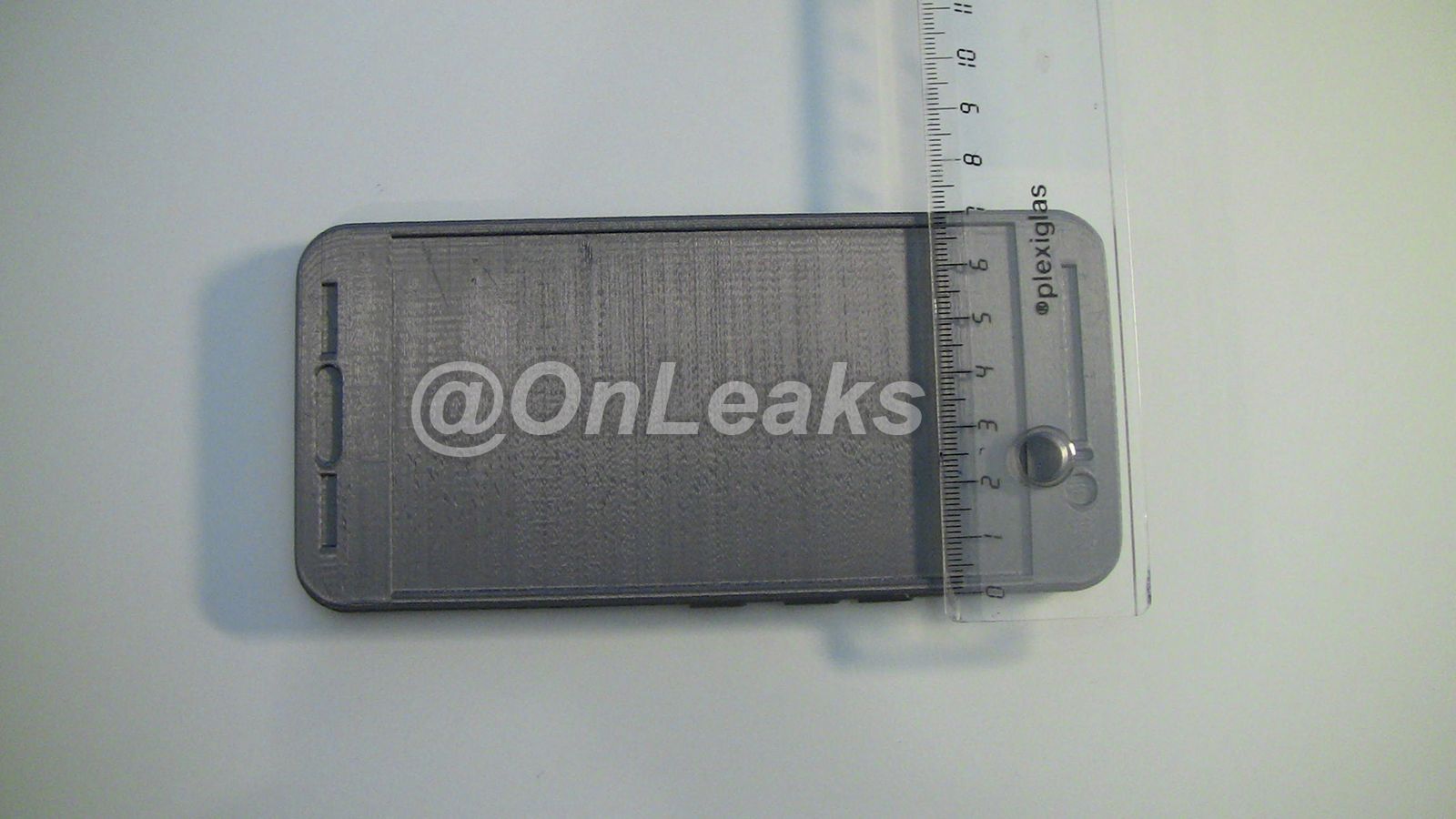 Atrapa HTC One M9+ uwieczniona na wideo u boku mniejszego brata 14