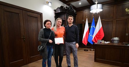Kolejne środki na rehabilitację Oliwki potrąconej przez pociąg