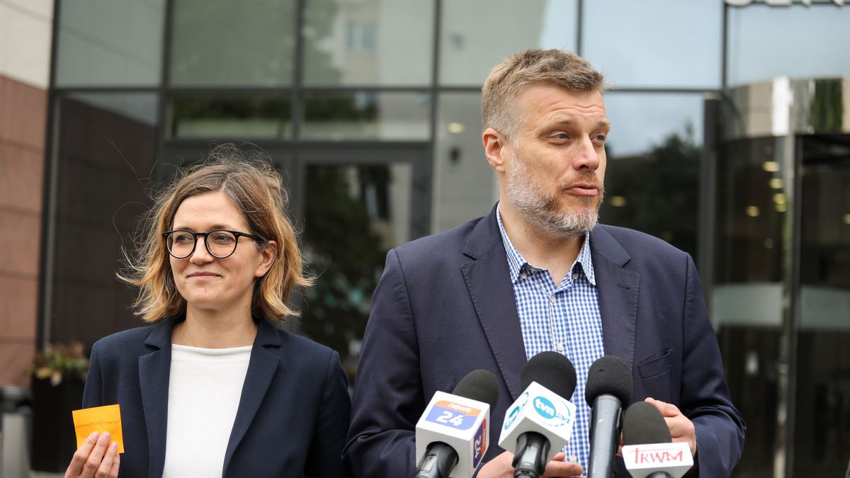 Na zdjęciu posłowie Magdalena Biejat, Adrian Zandberg 