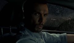 Kierowca wyrzuca ból z samochodu w reklamie Ibupromu Max Sprint (wideo)