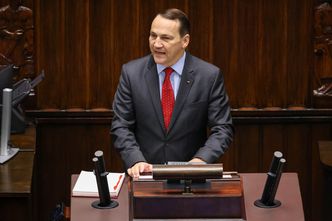 "Akt terroru państwowego". Sikorski mówi o sabotażu na kolei