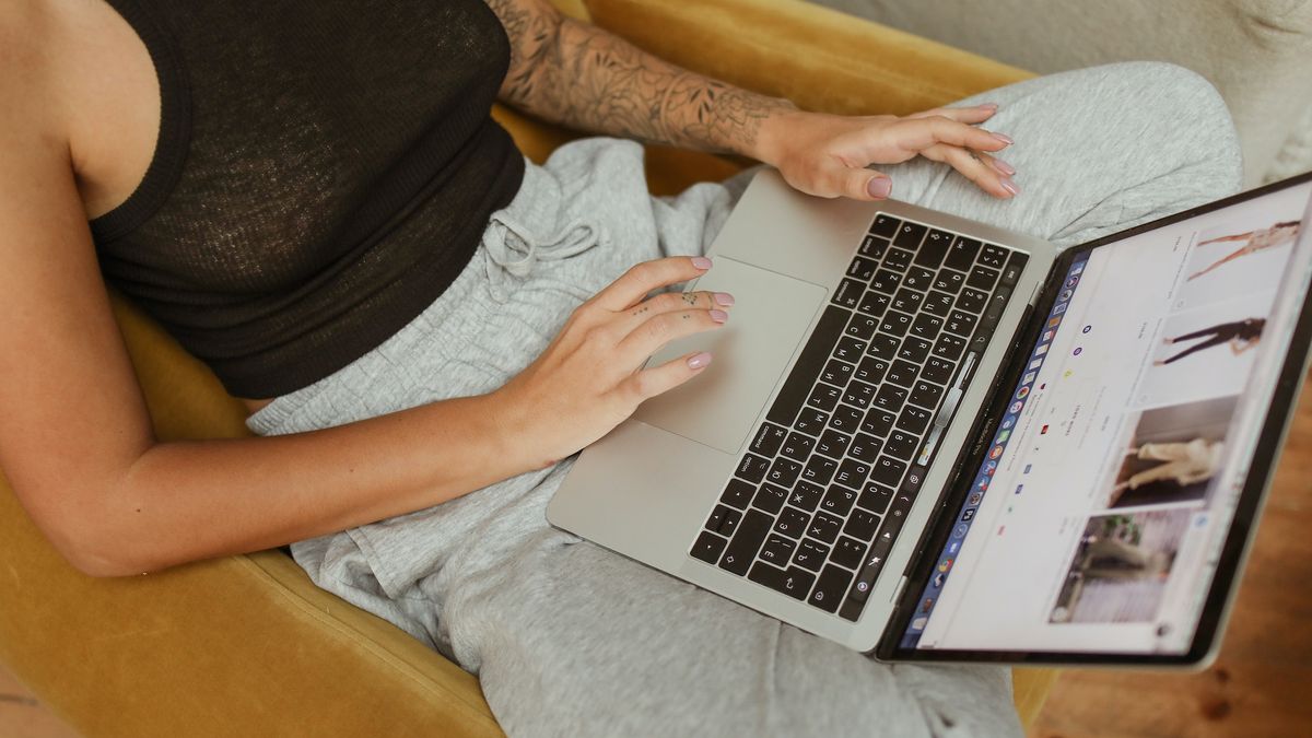 Z jakim zagrożeniem wiąże się wykorzystywanie sprzętu firmowego w celach prywatnych i jak się skutecznie zabezpieczyć