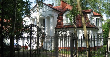 Zobacz, gdzie mieszkają najbogatsi Polacy. Najlepsze samochody i "wypasione" domy właśnie tam