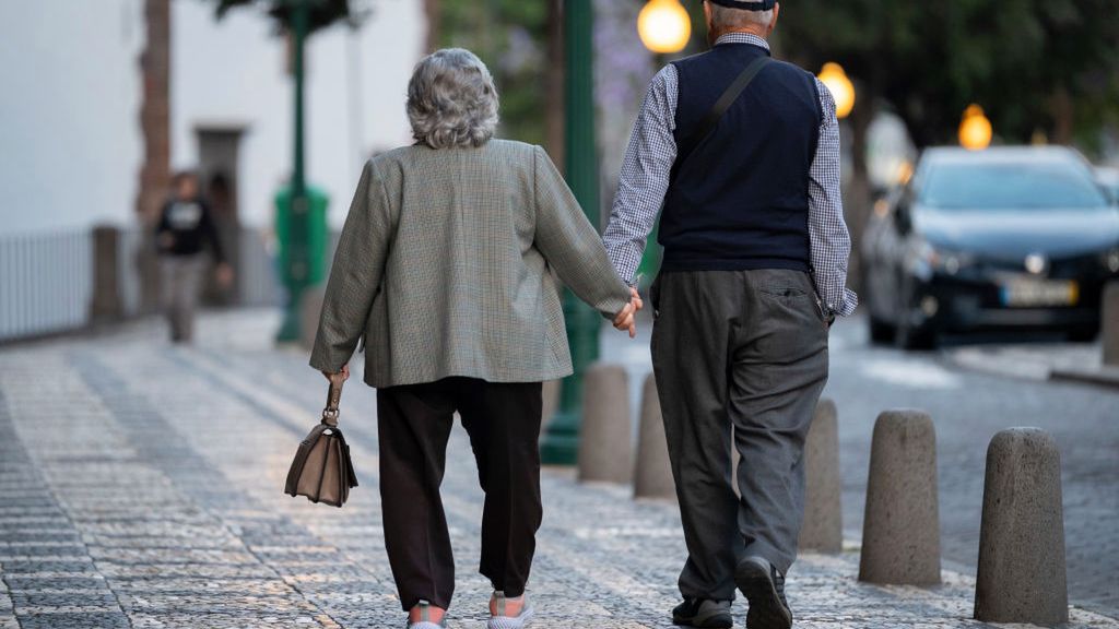 Pierwsze objawy alzheimera obejmują chód