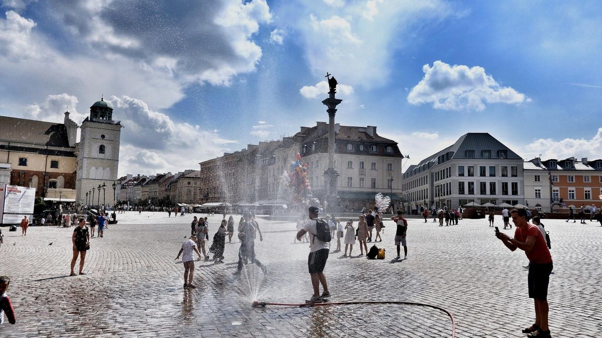 OPZZ apeluje także, aby to instytucje publiczne dały dobry przykład i skróciły swoim pracownikom czas pracy w trakcie, gdy żar leje się z nieba.