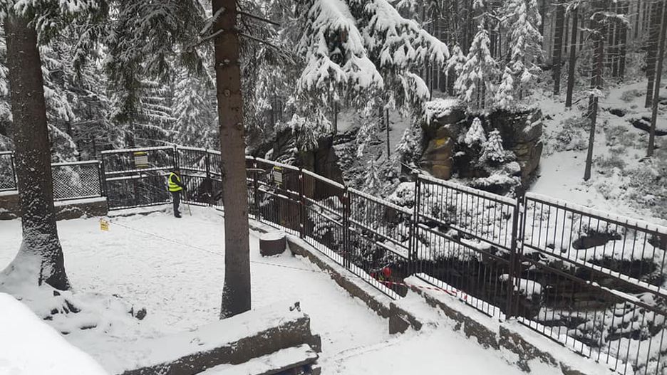 Karkonosze. Trudne warunki w górach. Pierwszy stopień zagrożenia lawinowego 
