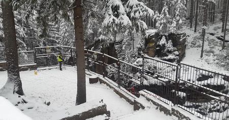Karkonosze. Trudne warunki w górach. Pierwszy stopień zagrożenia lawinowego