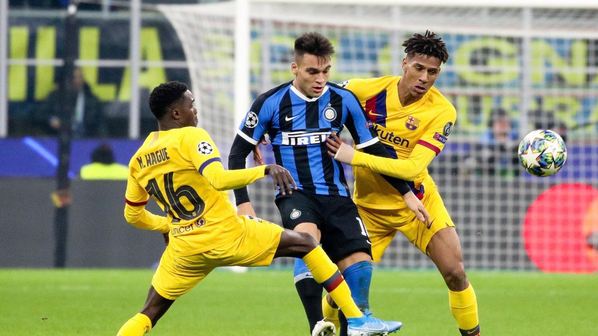 PAP / Roberto Bregani / Na zdjęciu od lewej: Moussa Wague, Lautaro Martinez i Jean-Clair Todibo