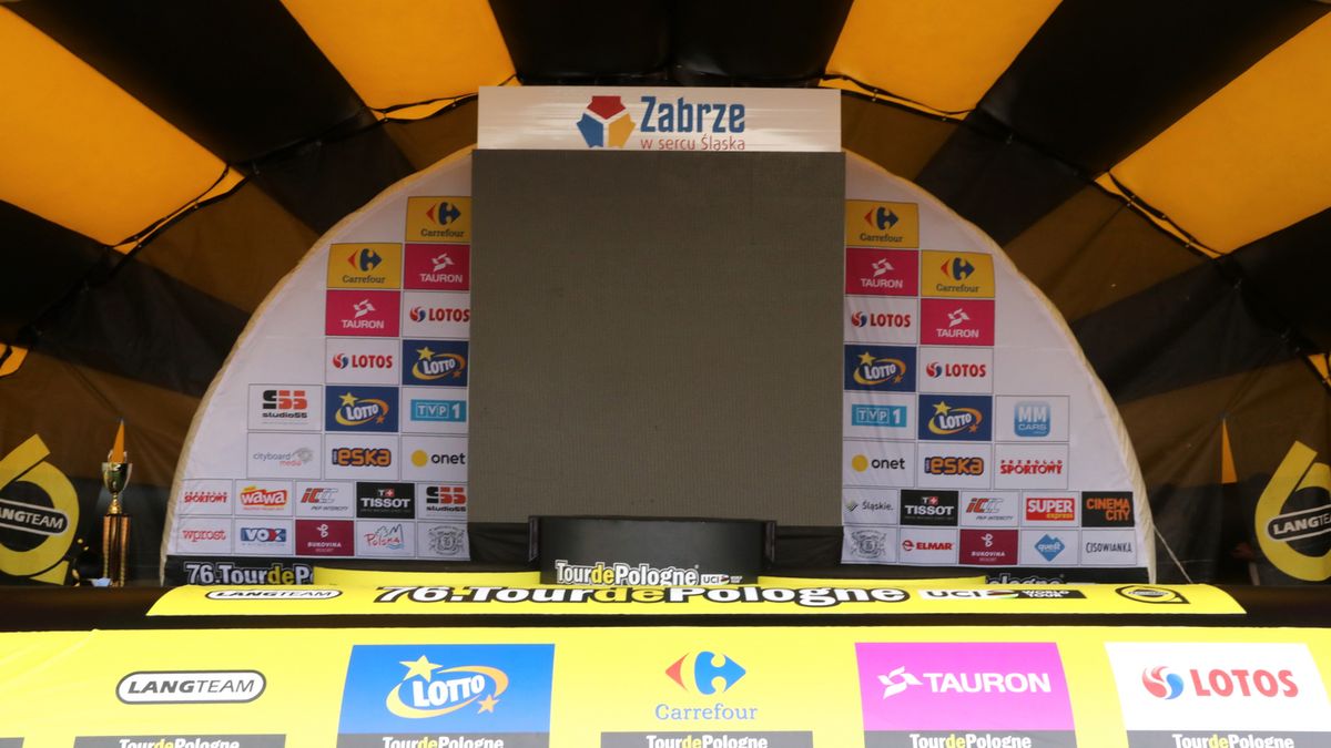 Puste podium po III etapie, w Zabrzu Kilkadziesiąt minut przed metą zmarł Bjorg Lambrecht, belgijski kolarz grupy Lotto Soudal