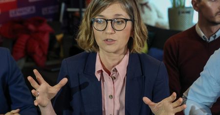 Powiedział to jej na żywo. "Sympatie polityczne są jasne"