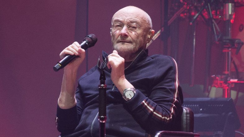 Phil Collins ma kłopoty z poruszaniem się. "Jest znacznie bardziej UNIERUCHOMIONY niż kiedykolwiek"
