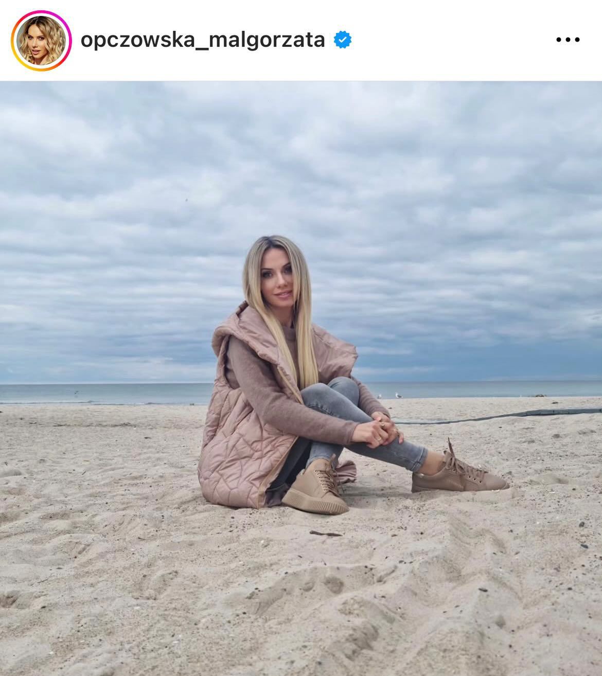Małgorzata Opczowska w pikowanym bezrękawniku na wiosnę