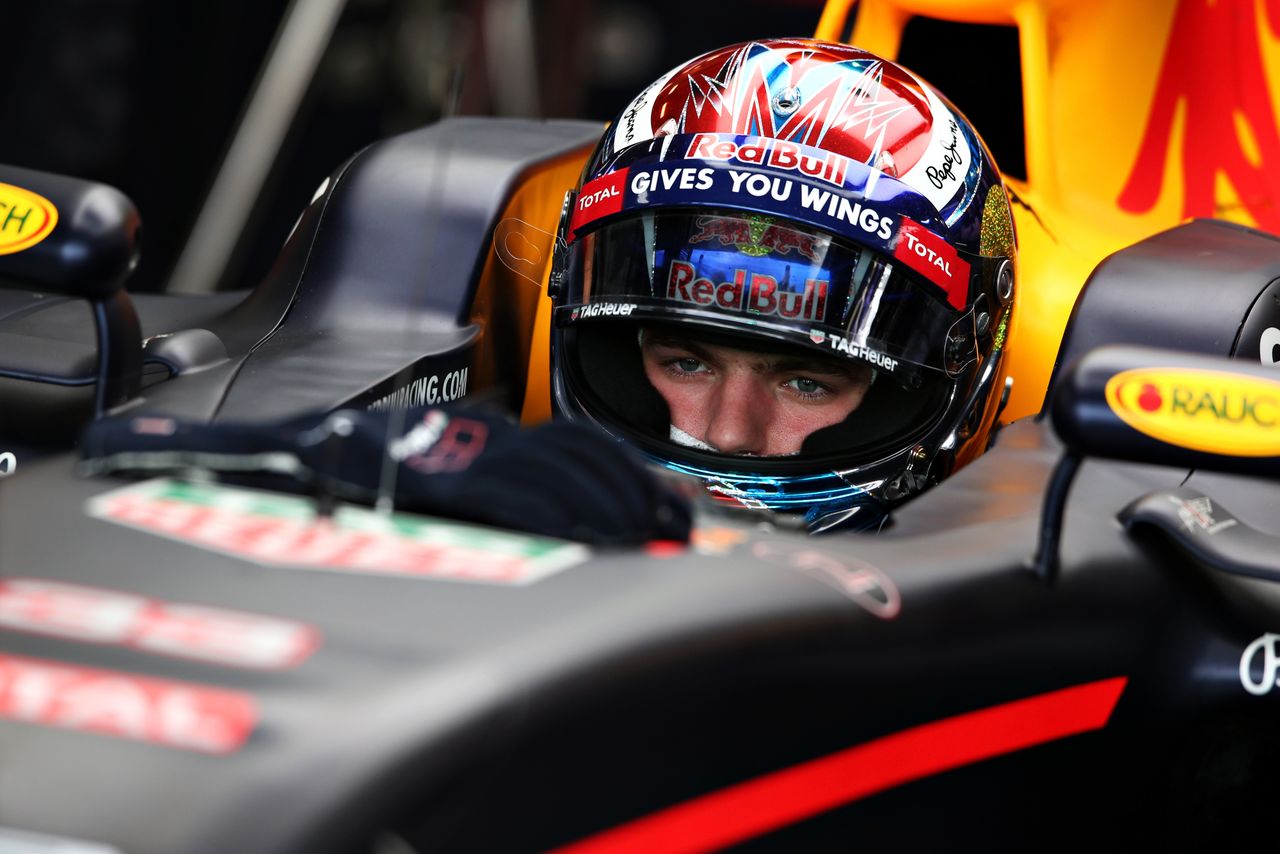 Max Verstappen znów namieszał w czołówce. W Red Bullu to godny następca Sebastiana Vettela.