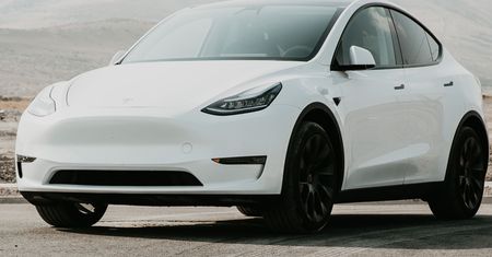 Tesla Model Y ze zmianą. Układy Intela będą zastąpione rozwiązaniami od AMD