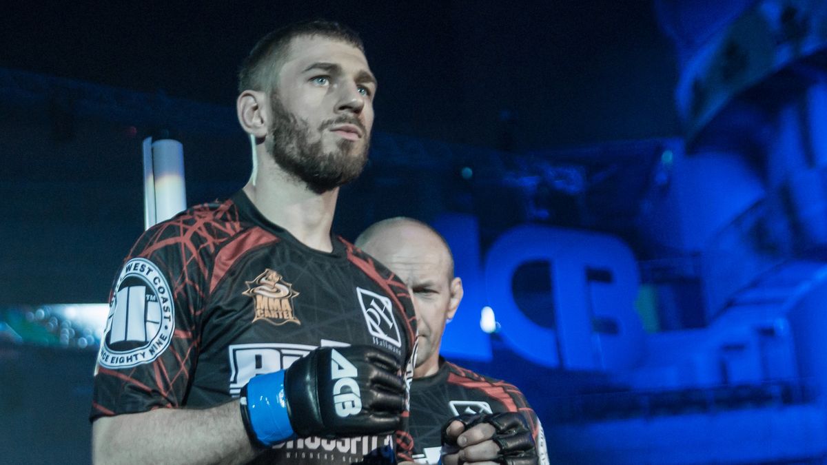 Piotr Halmann, zawodnik MMA, przed jedną z zawodowych walk