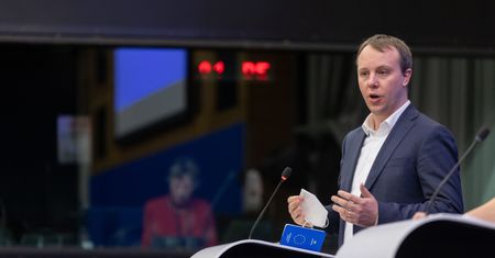 To on stoi za zamrożeniem unijnych miliardów dla Polski