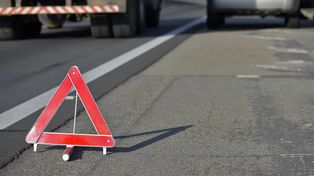 Wypadek rowerzysty w Rydułtowach. 13-latek bez kasku wjechał pod auto. "Nie miał karty rowerowej"