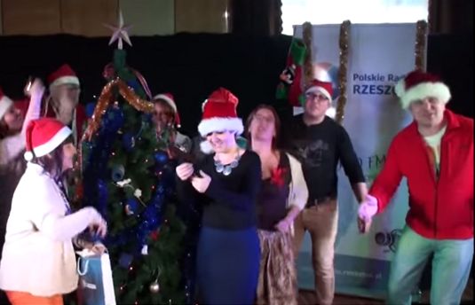 Pracownicy Radia Rzeszów ze świąteczną piosenką „Wszyscy wierzą w cuda” (wideo)