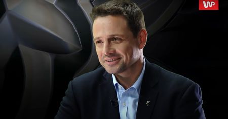 Trzaskowski chce wprowadzić racje żywnościowe? Mniej mięsa, nabiału i samochodów
