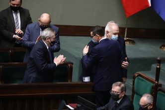 Budżet na 2022 r. przyjęty. Dr Dudek: To nie budżet. Pokazówka