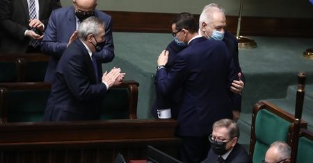 Budżet na 2022 r. przyjęty. Dr Dudek: To nie budżet. Pokazówka
