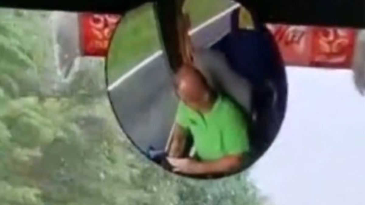 Kierowca PKS dał popis. Zamiast kierować, bawił się telefonem