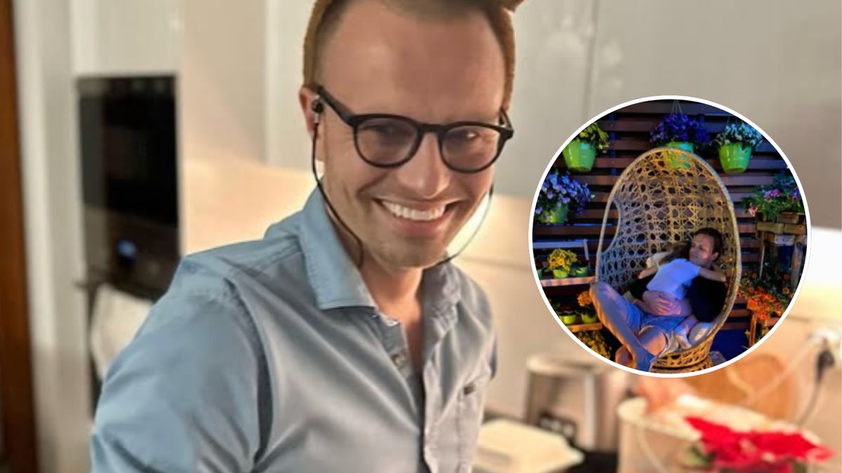 Marcin Hakiel chwali się mieszkaniem.